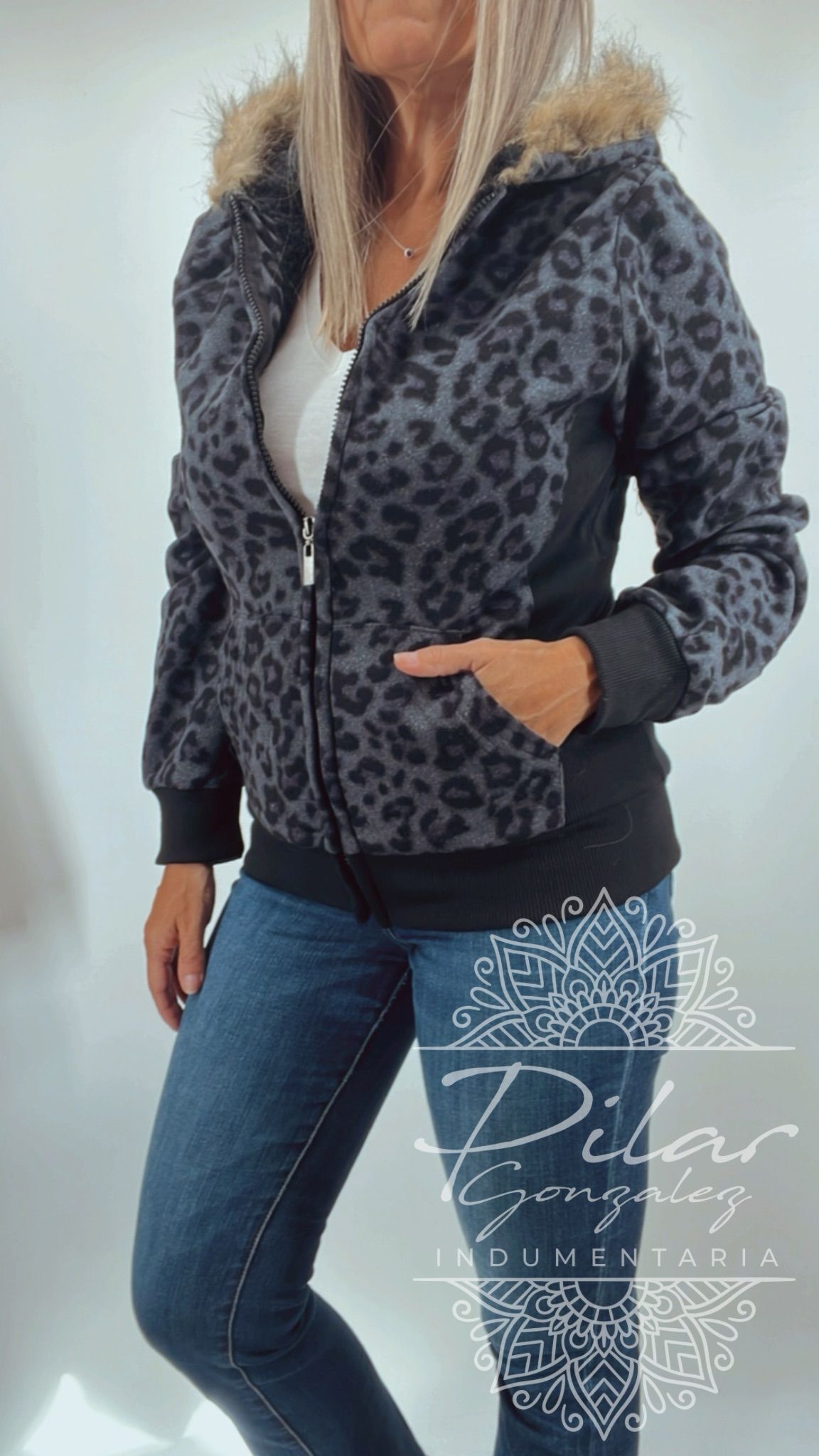 Campera animal print algodón, forrada con piel por dentro