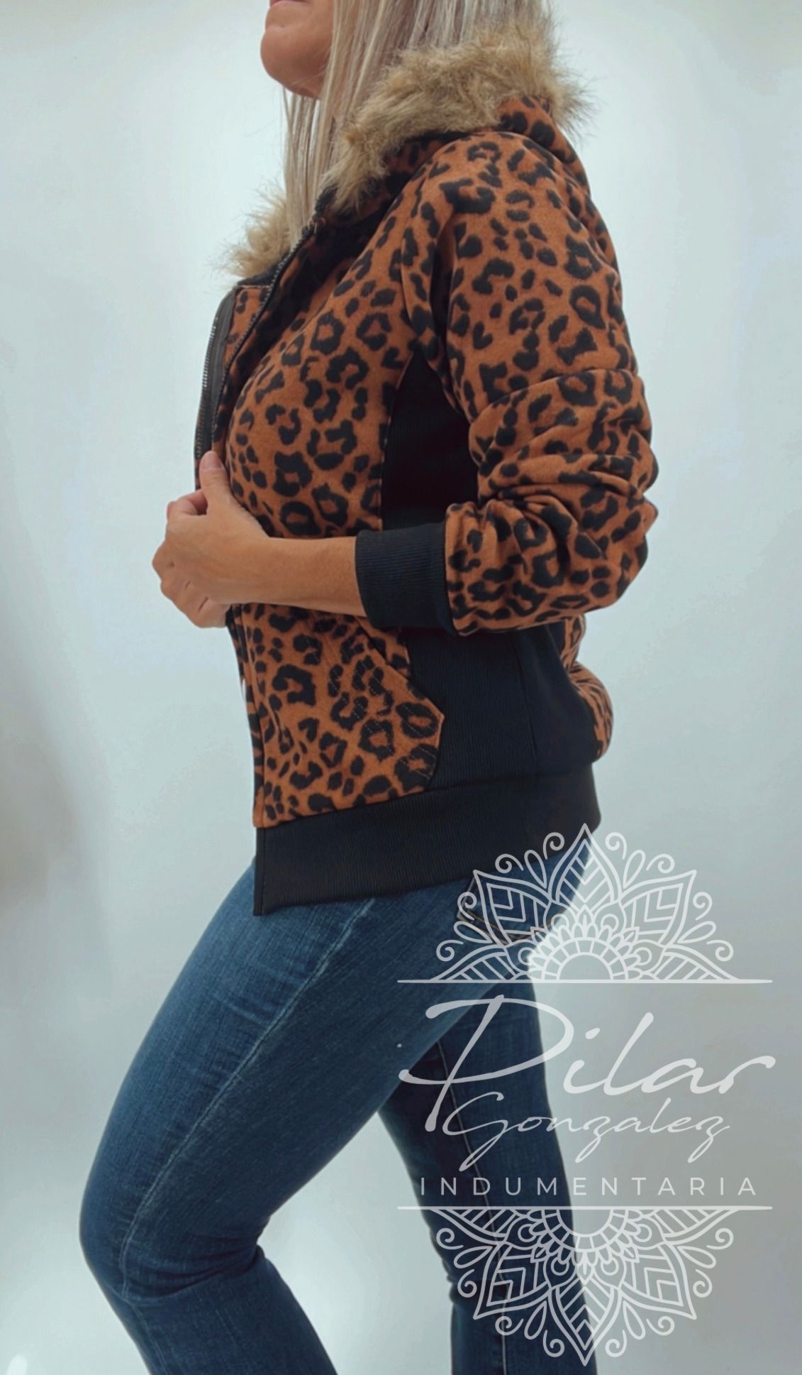 Campera animal print algodón, forrada con piel por dentro