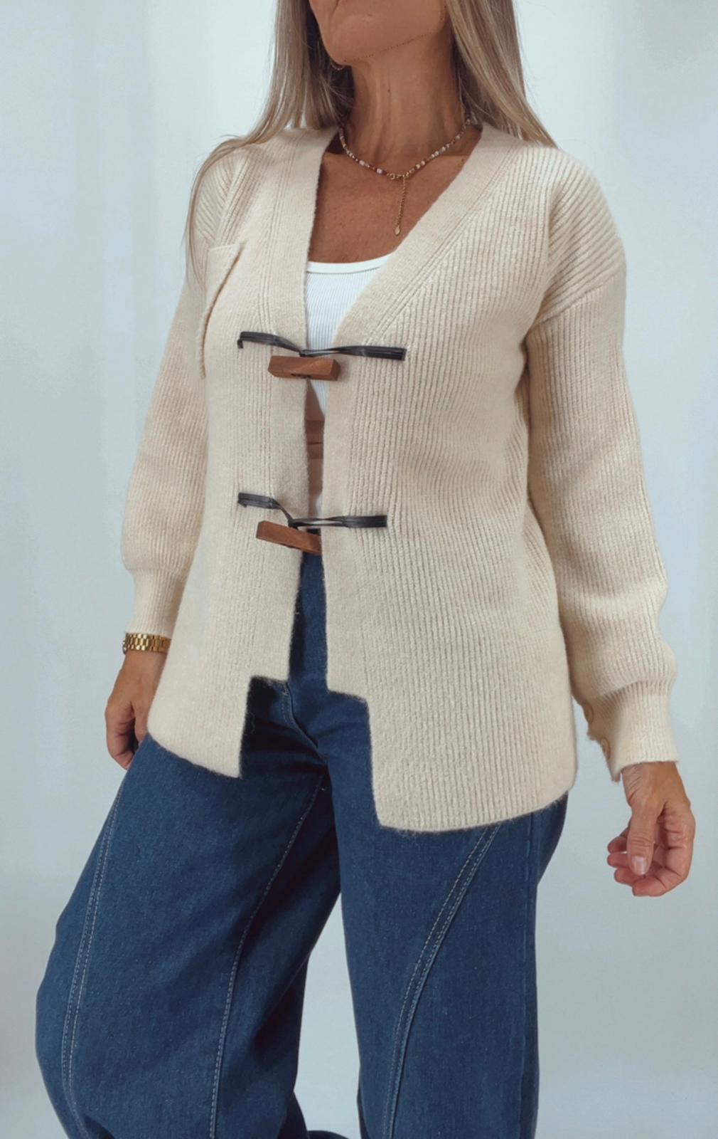 Saco Tejido con Broches Alamares