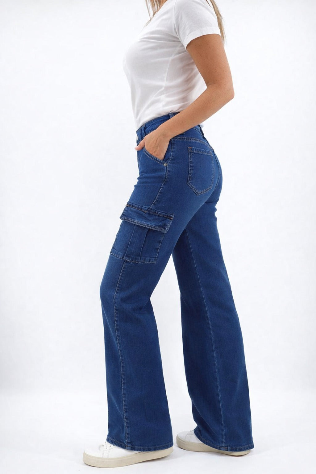 Jeans elastizado azul, con bolsillos