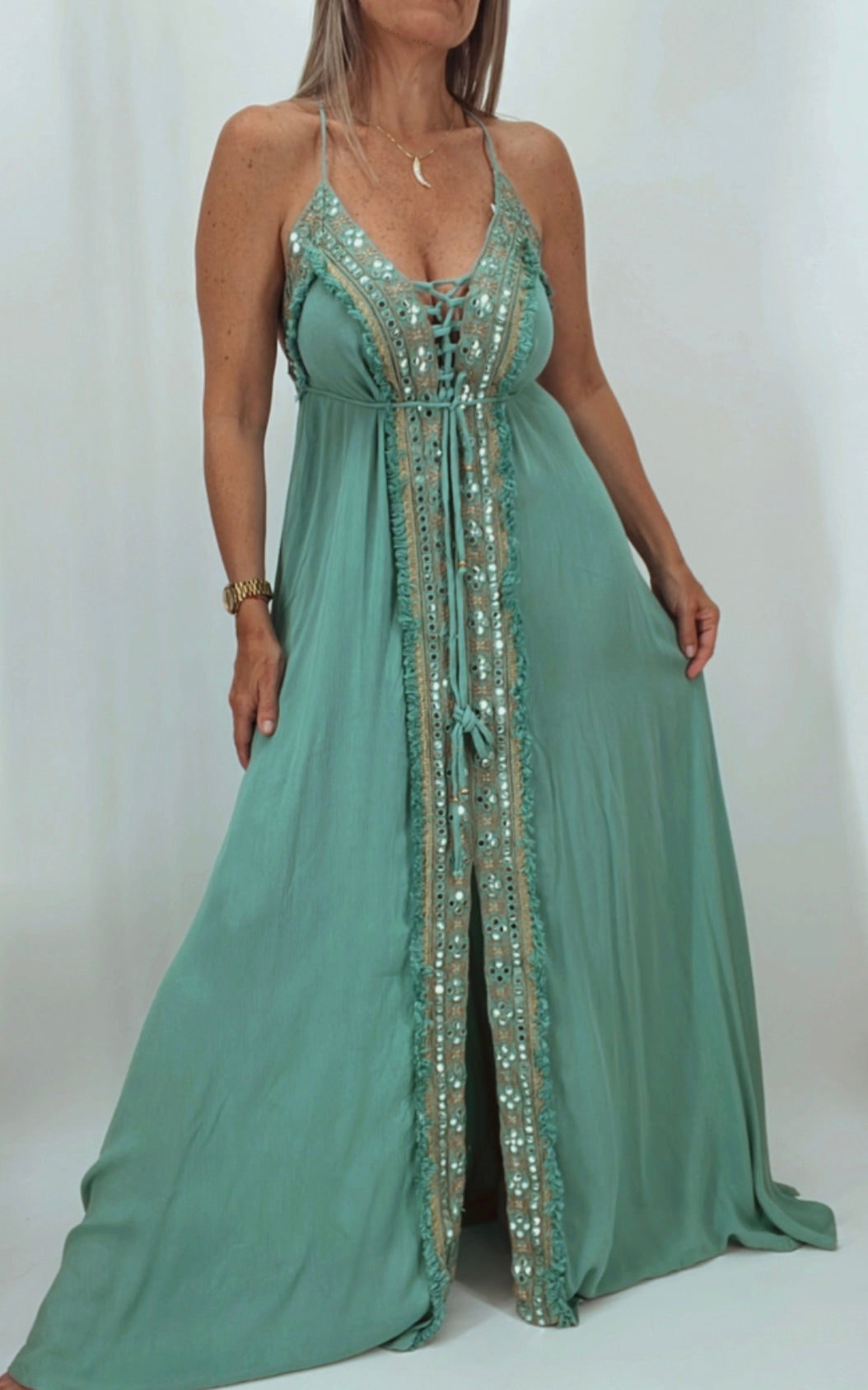 Vestido en bambula de la India con aplique