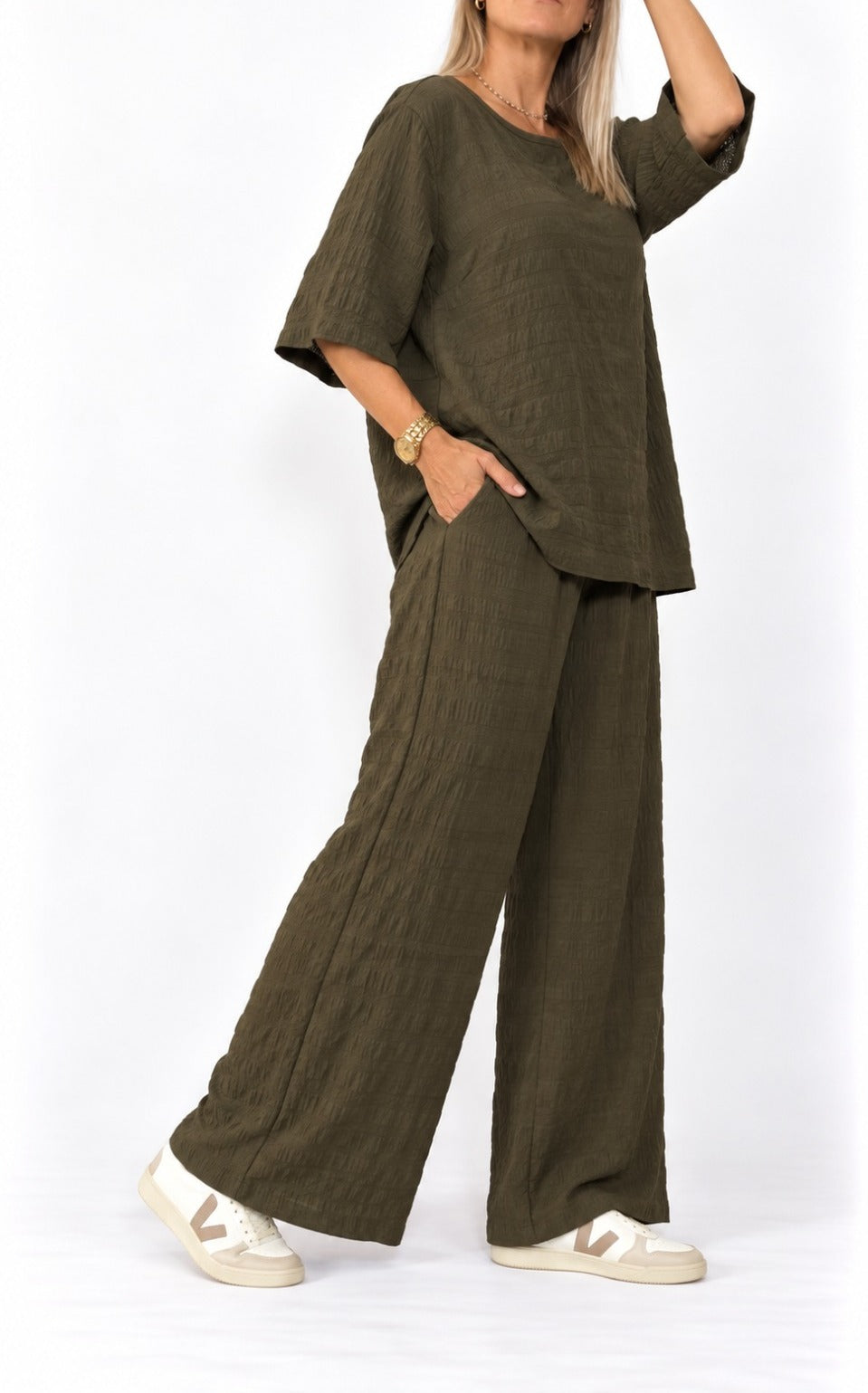 Conjunto monocromo texturizado