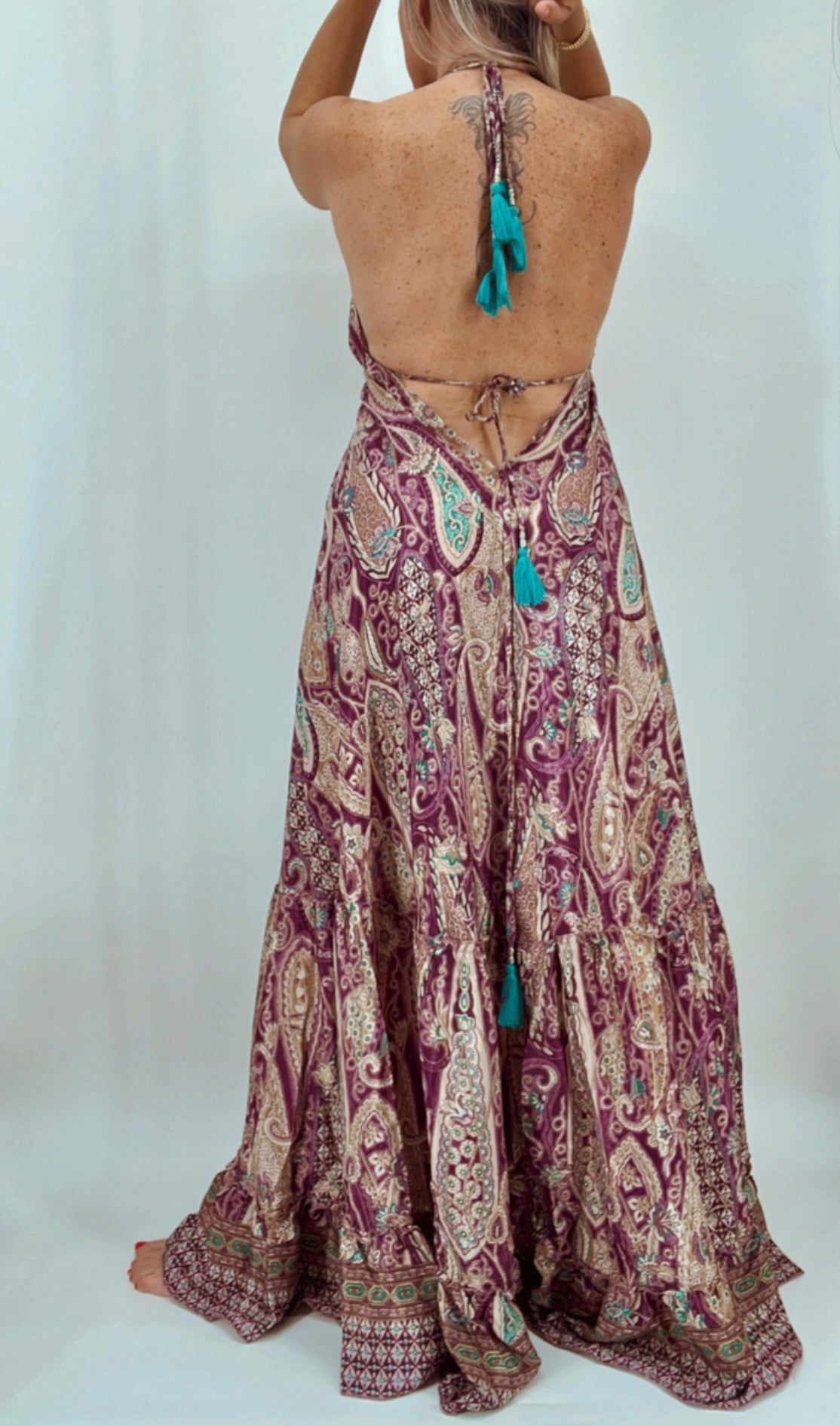 Vestido de la India en seda espalda descubierta