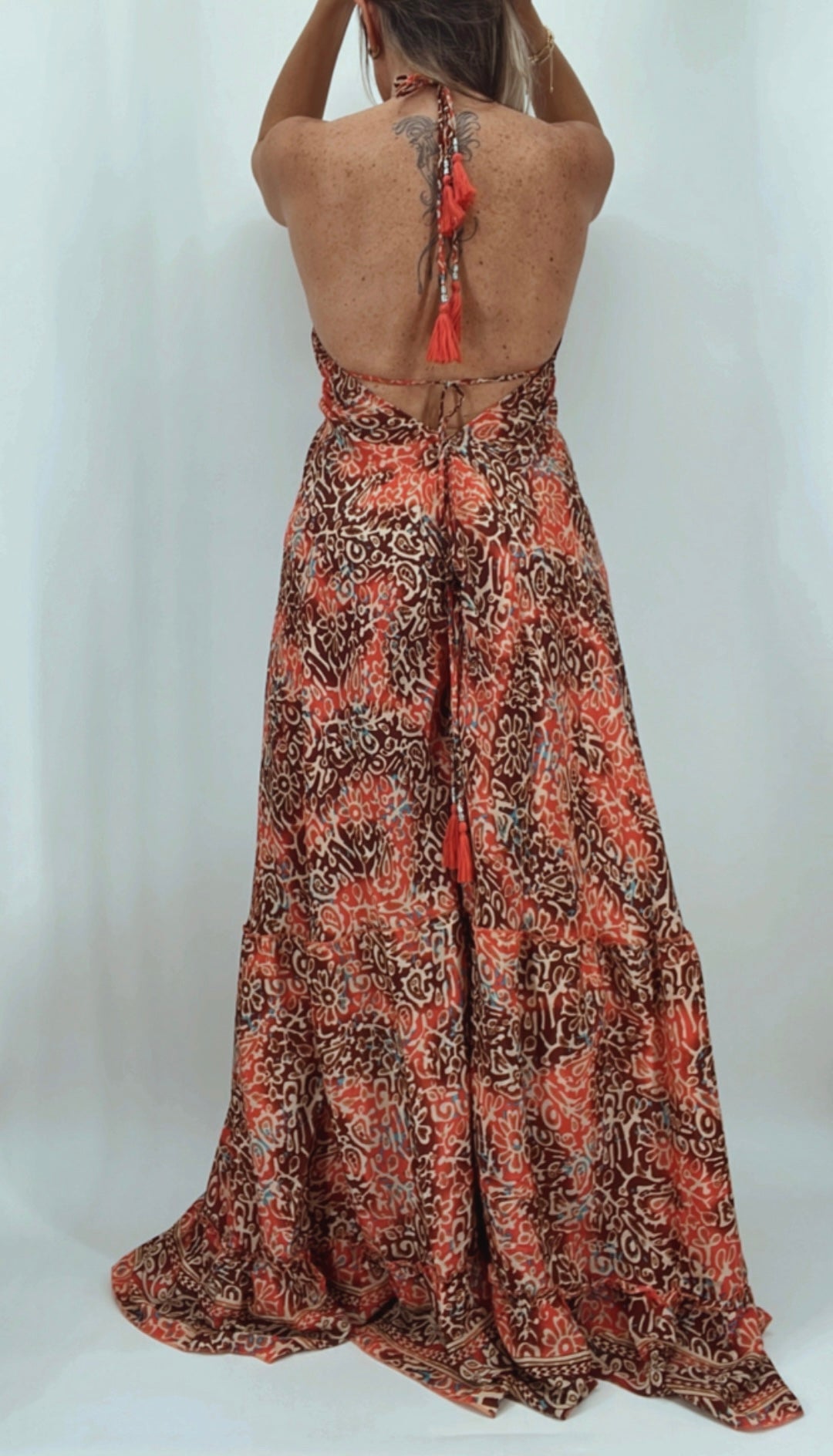 Vestido de la India en seda espalda descubierta