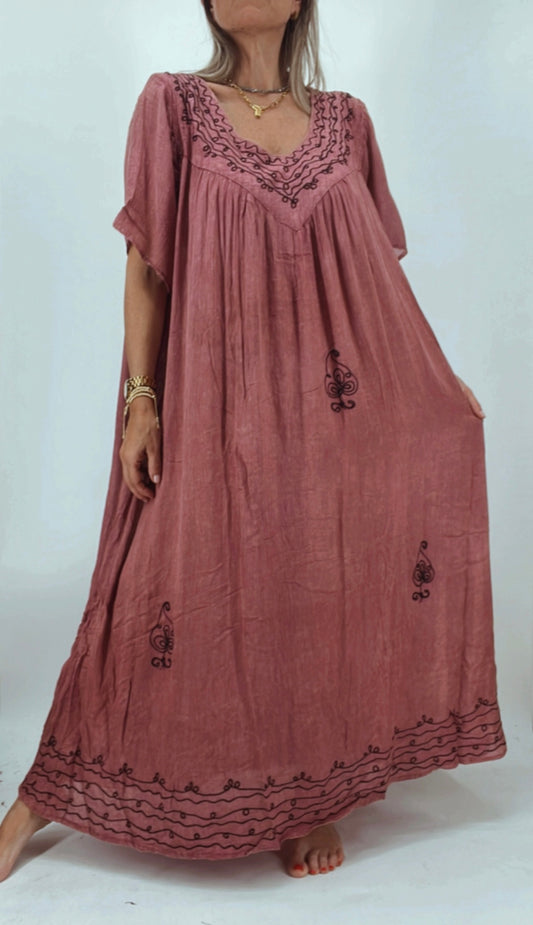 Vestido en bambula con pequeños bordados