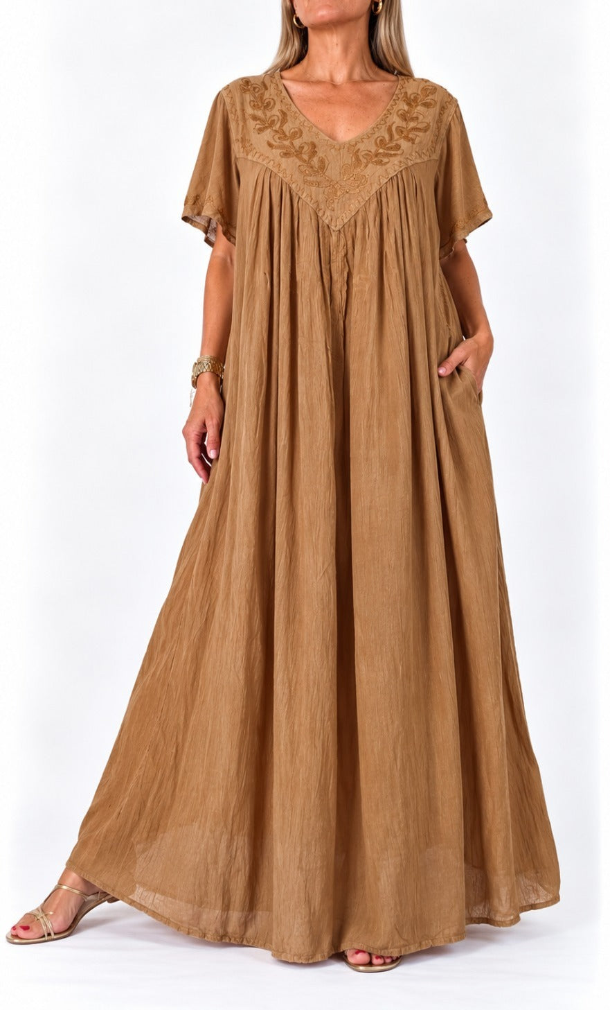 Vestido de la India en bambula con escote bordado y bolsillos