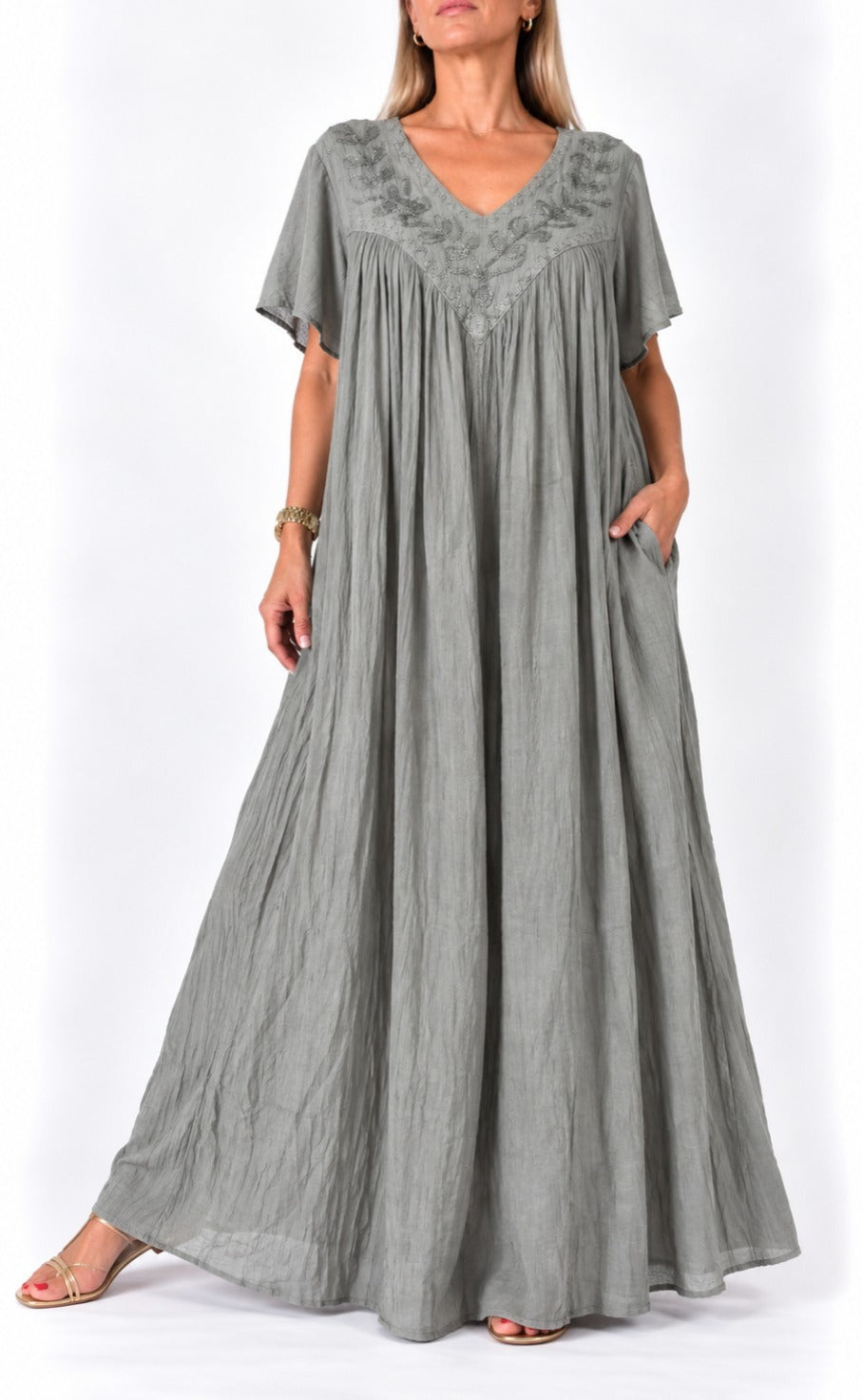 Vestido de la India en bambula con escote bordado y bolsillos