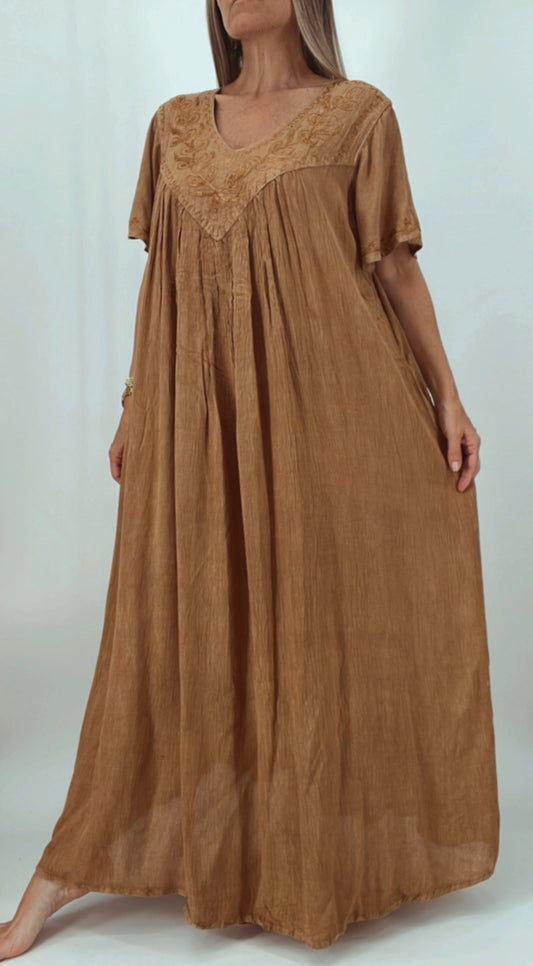 Vestido en bambula de la India con bordado