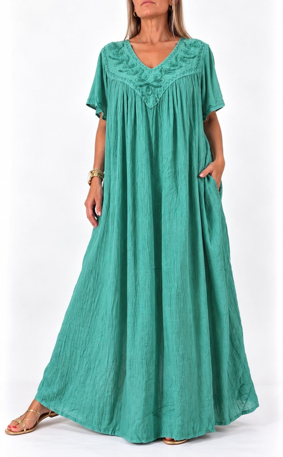 Vestido de la India en bambula con escote bordado y bolsillos