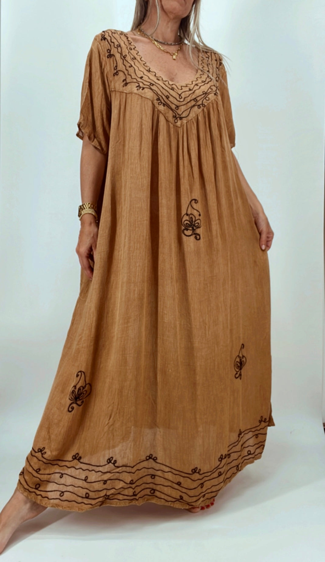 Vestido en bambula con pequeños bordados