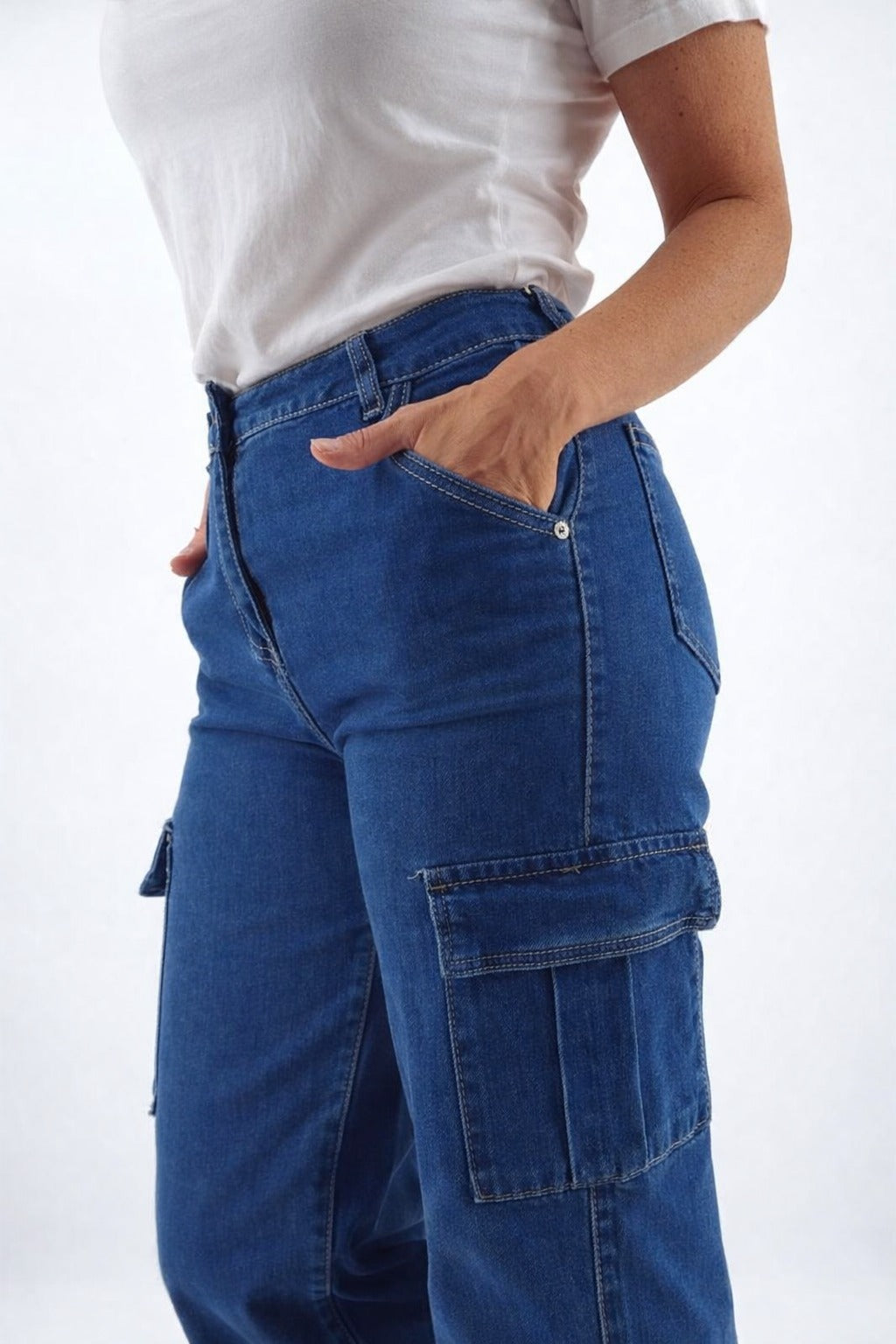 Jeans elastizado azul, con bolsillos