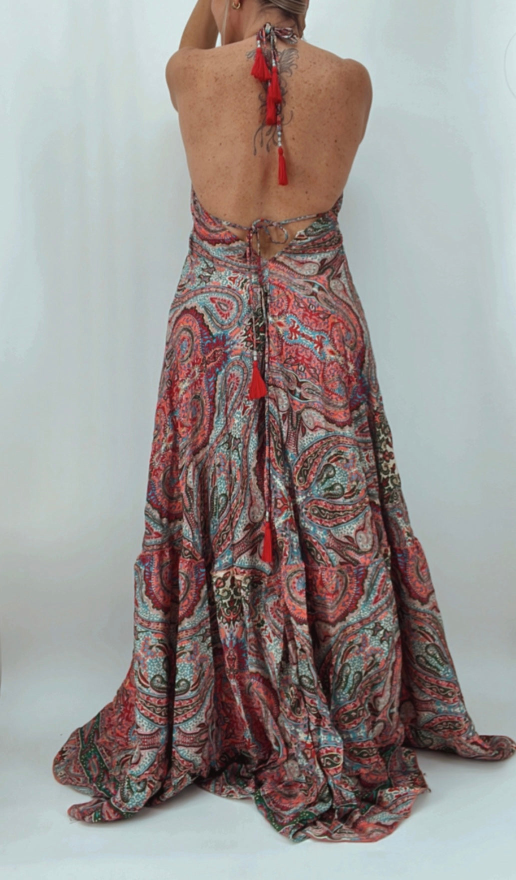 Vestido de la India en seda espalda descubierta