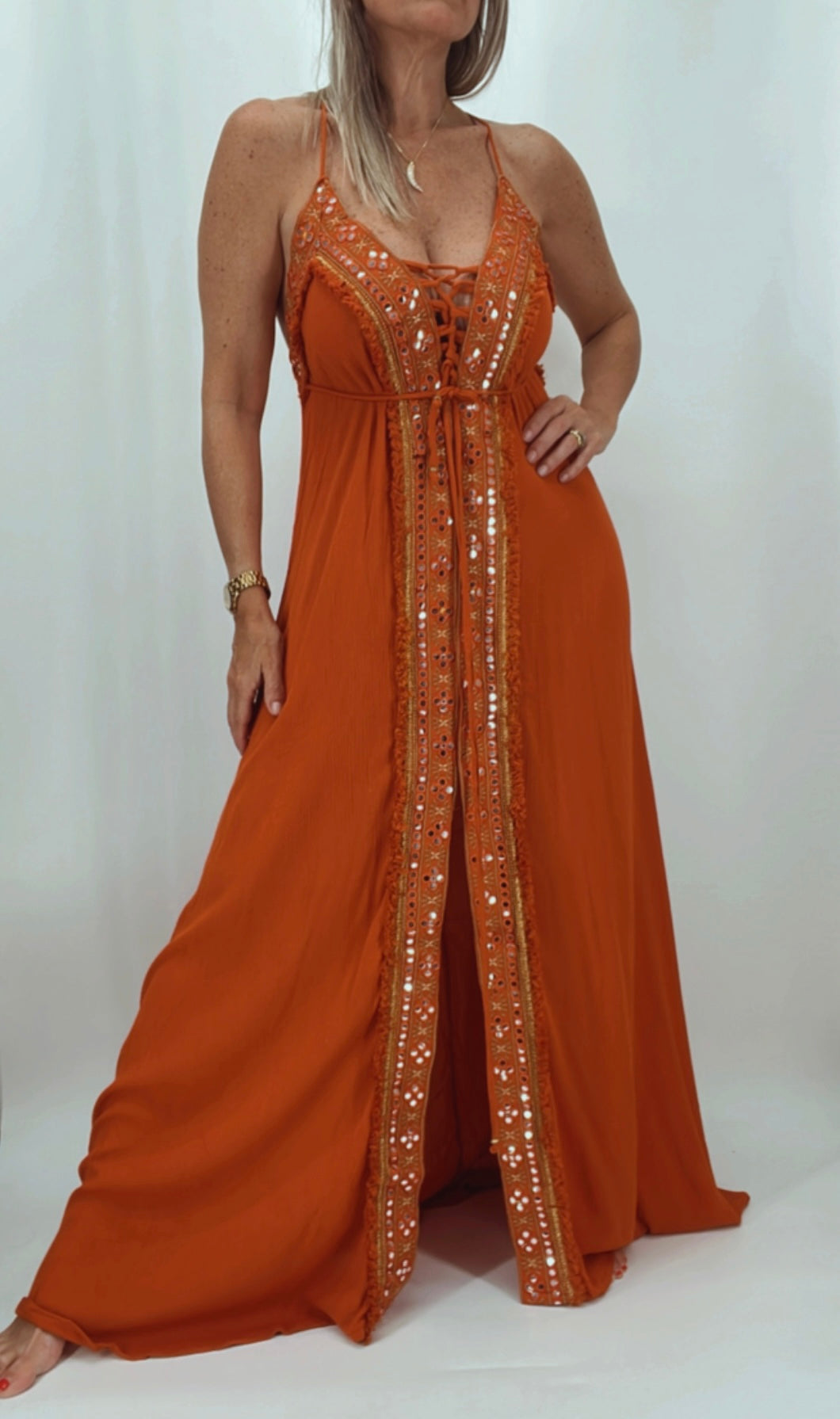 Vestido en bambula de la India con aplique