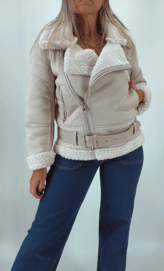 Campera con corderito interior , tipo gamuza por fuera