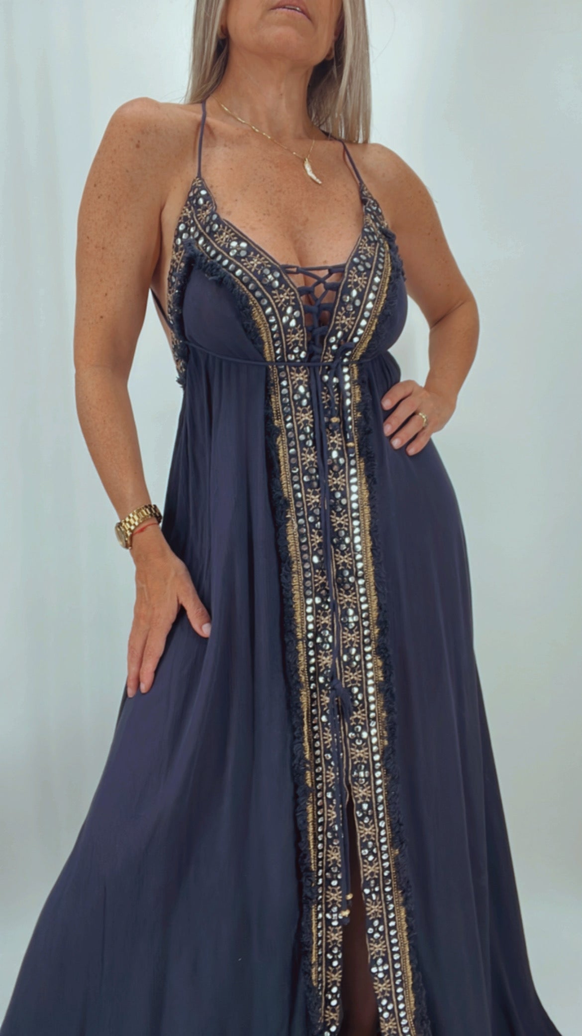 Vestido en bambula de la India con aplique