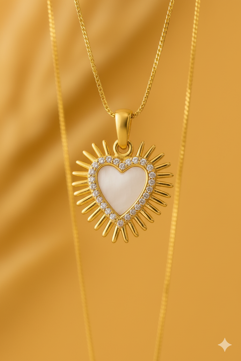 Cadenas con dijes dorados