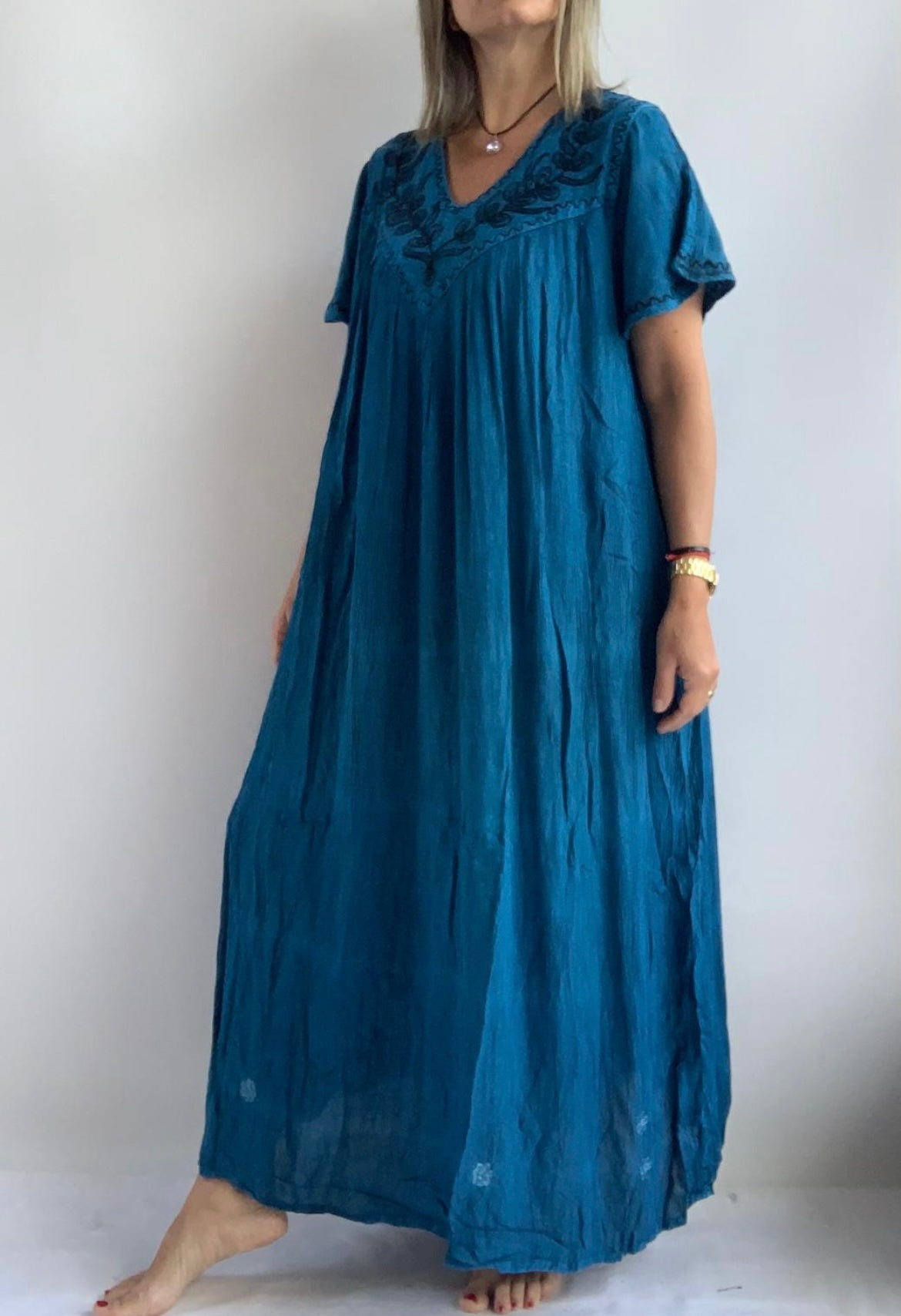 Vestido en bambula de la India con bordado