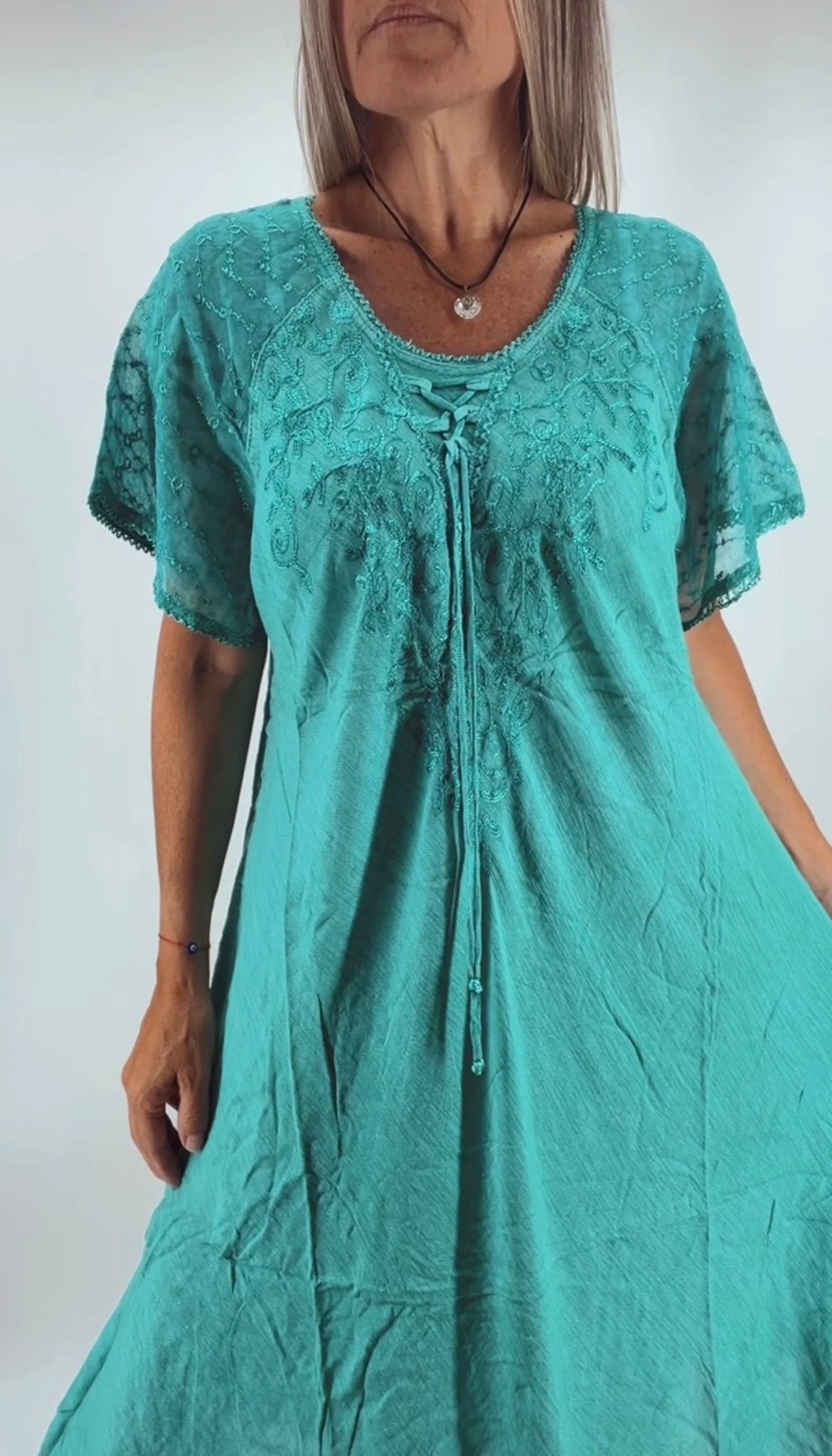 Vestido de la India bordado  , manga transparente