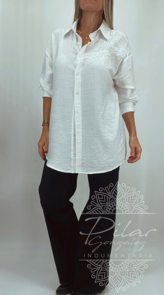 Camisa con bordado