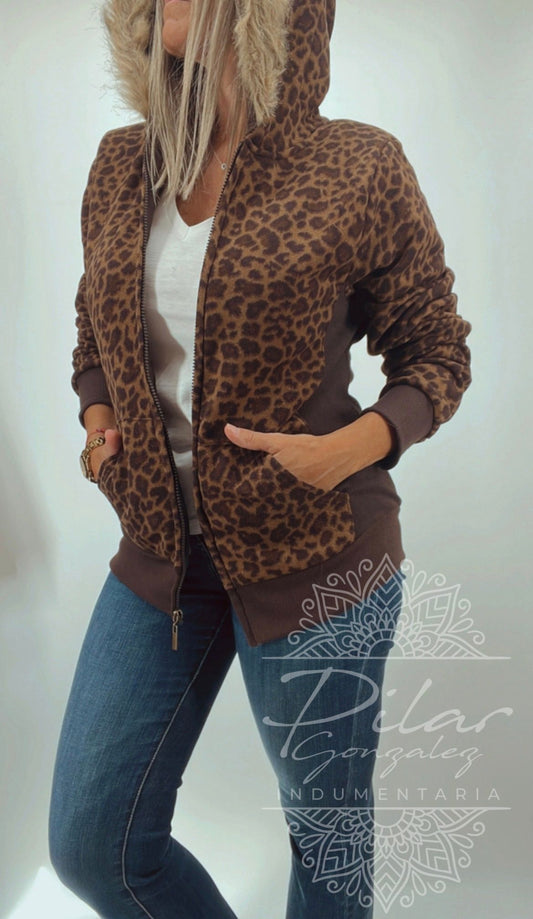 Campera animal print algodón, forrada con piel por dentro