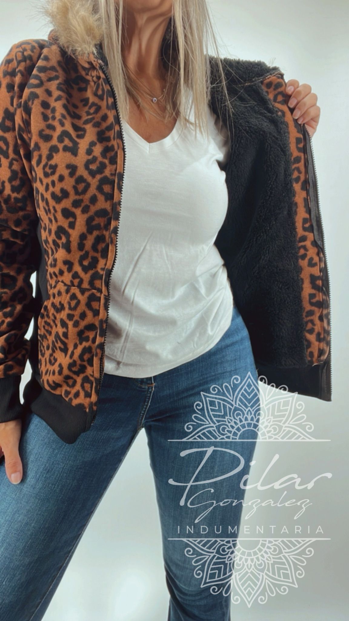 Campera animal print algodón, forrada con piel por dentro