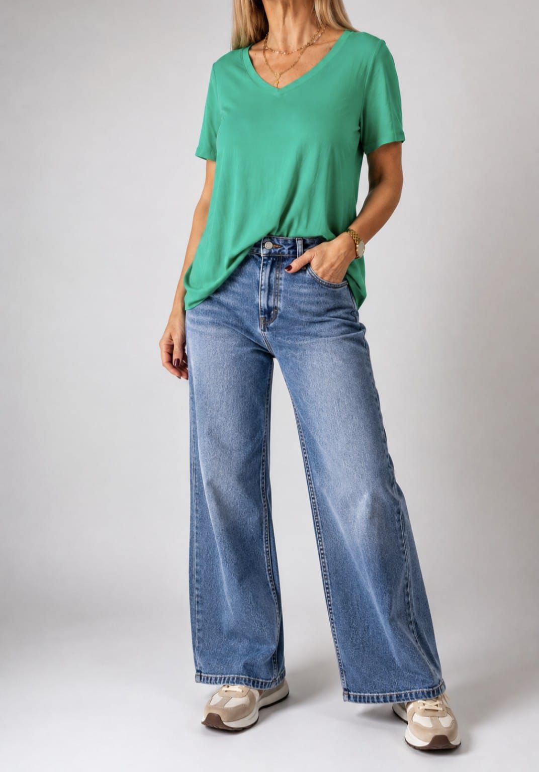 Remera básica escote V verde