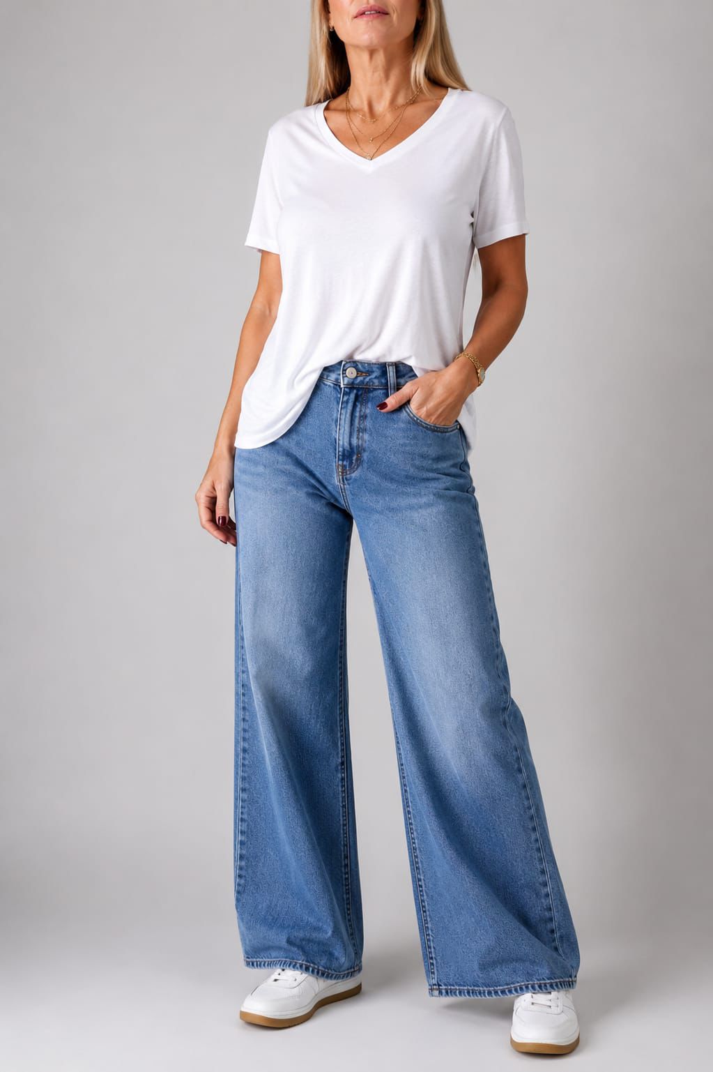 Remera básica escote V blanca