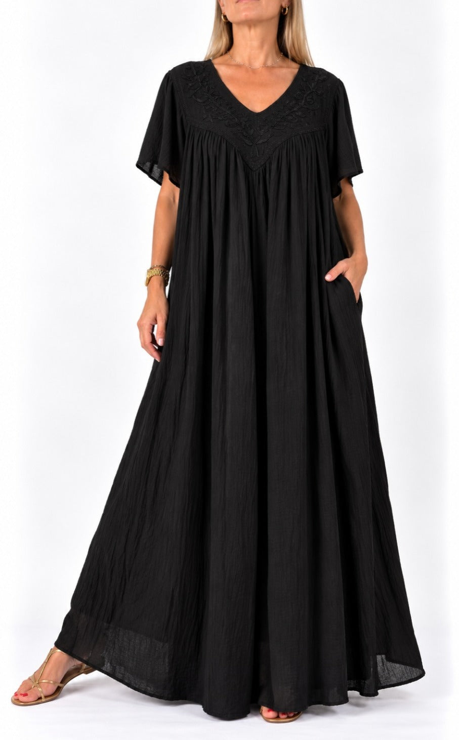 Vestido de la India en bambula con escote bordado y bolsillos