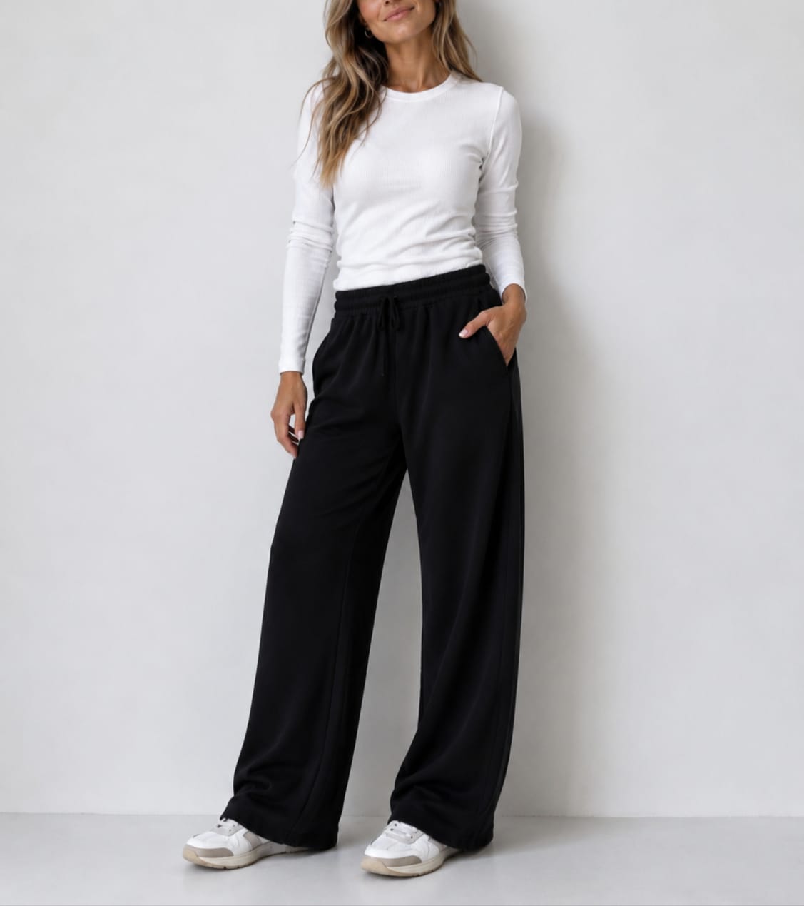 Pantalón deportivo ancho color negro